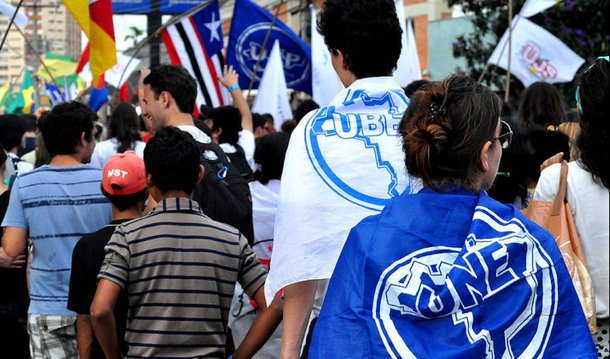 O presidente do Supremo Tribunal Federal (STF), Ricardo Lewandowski, negou nesta quinta (7) pedido de um grupo de parlamentares do PSDB, PTB e PSC para garantir a instalação da Comissão Parlamentar de Inquérito (CPI) da União Nacional dos Estudantes (UNE); o ministro entendeu que a questão deve ser resolvida politicamente pela Casa e não cabe intervenção do Judiciário