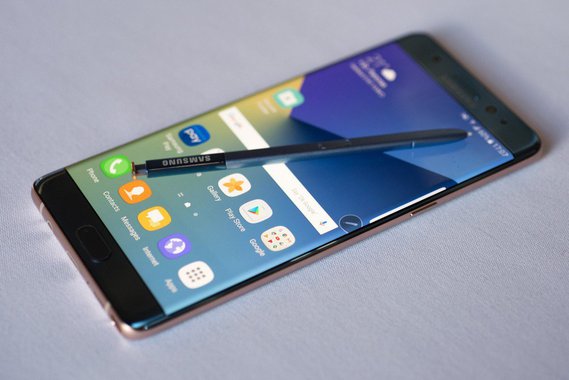 A Samsung pediu neste sábado que usuários de seus telefones Galaxy Note 7 devolvam os aparelhos o mais rápido possível como parte de um recall dos equipamentos, que podem pegar fogo; a maior fabricante mundial de smartphones disse na semana passada que irá substituir todos os telefones Note 7 em 10 mercados, incluindo Coreia do Sul e Estados Unidos