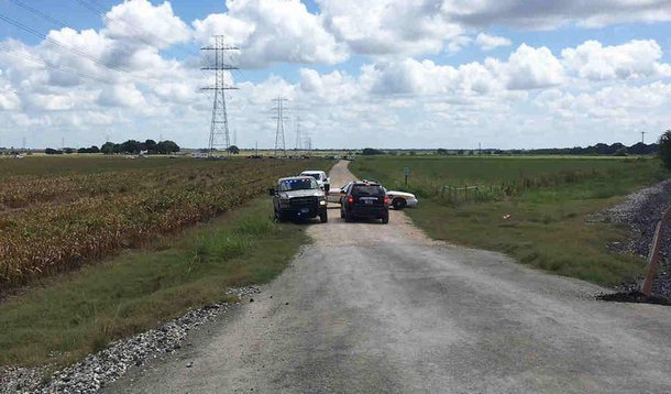 Balão de ar quente utilizado para passeios turísticos explodiu no ar e caiu na região rural do condado de Caldwell, a cerca de 50 quilômetros de Austin, no Texas; não há sobreviventes, segundo a polícia; o FBI e investigadores da Federação Nacional de Aviação estão no local em busca de informações, resgate dos corpos e destroços