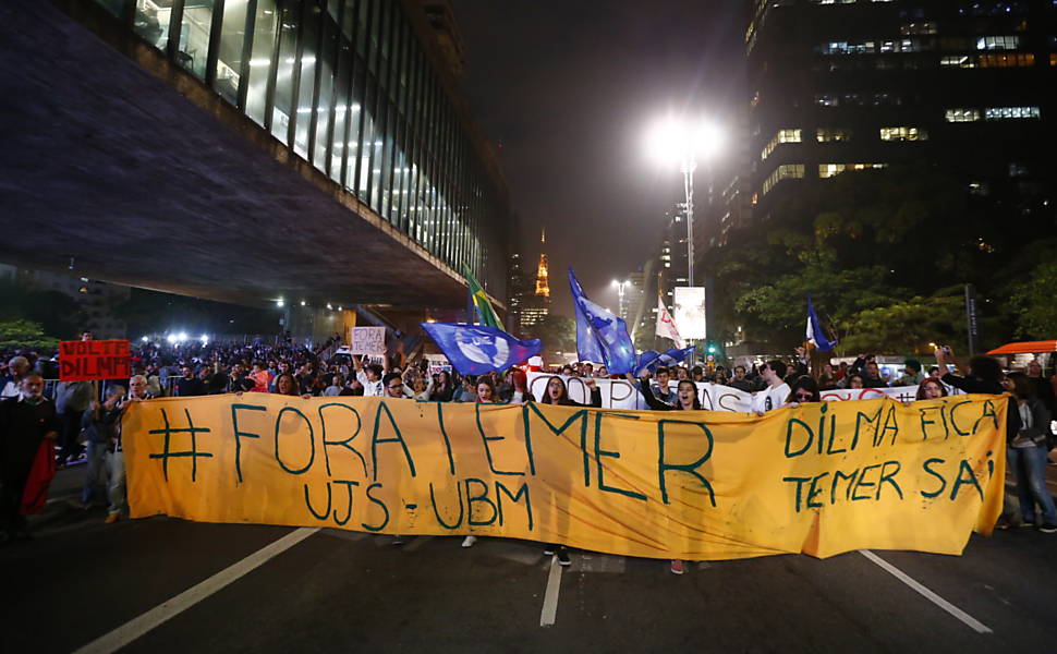 As sucessivas manifestações contra Temer em todo o país sinalizam a determinação de grupos e movimentos sociais em defender o Estado Democrático de Direito, mediante a possibilidade real de um revés institucional já