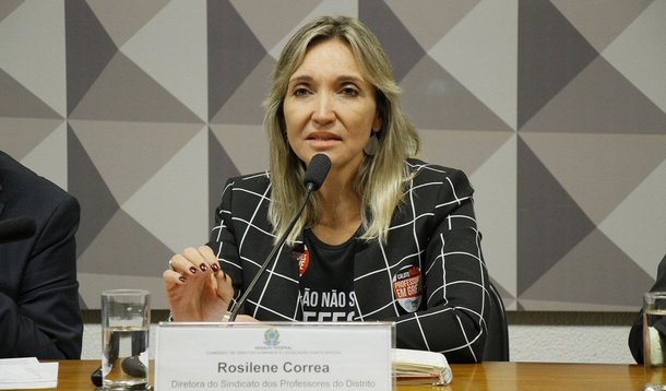 Em uma sala de aula, um adolescente começa a ser alvo de discriminação de um colega, que se utiliza de argumentos religiosos; a situação se agrava e os jovens se agridem fisicamente; o professor observa a situação, mas teme fazer algo, pois está proibido de afrontar as convicções religiosas ou morais dos alunos ou de seus pais. A aprovação do projeto Escola sem Partido, proposta que tramita atualmente em Câmaras Municipais, Assembleias Legislativas e no Congresso, pode fazer dessa uma situação real, na avaliação da diretora do Sinpro-DF, Rosilene Corrêa; “Na prática, o Escola sem Partido vai liquidar os avanços em direitos humanos que tivemos nos últimos anos"