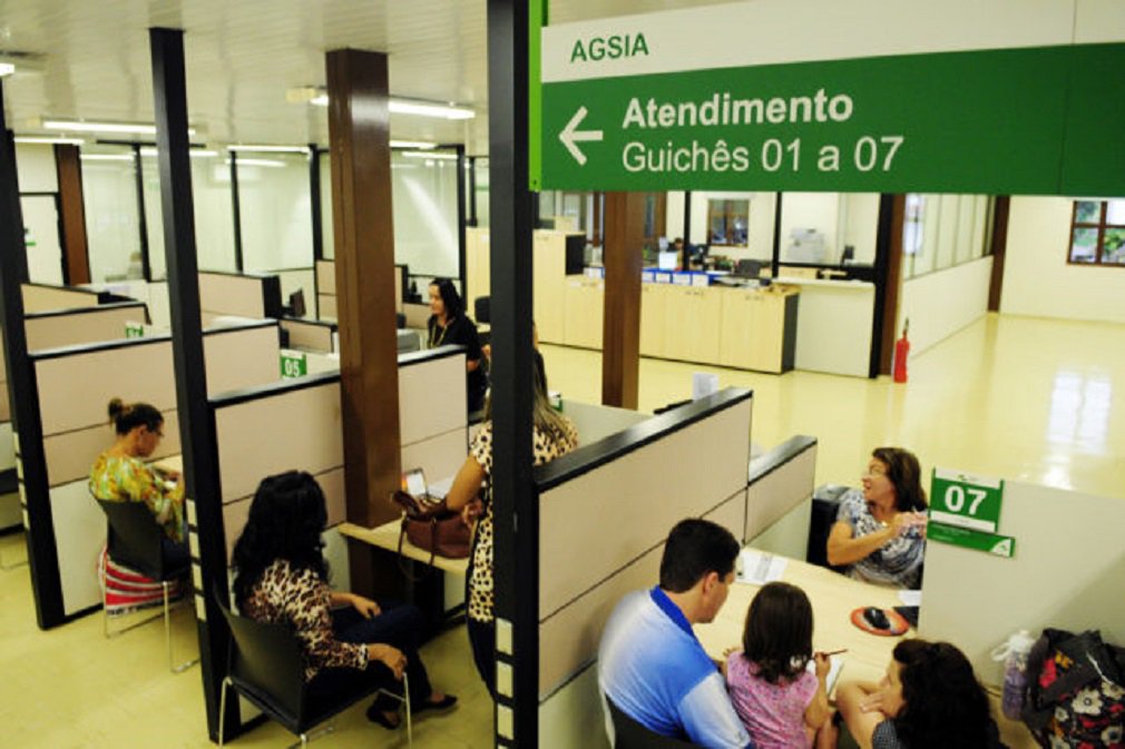 Contribuintes interessados em aderir ao Programa de Incentivo à Regularização Fiscal (Refis) têm até 29 de novembro para renegociar as dívidas com o governo de Brasília; o prazo, que se encerrava nesta segunda (31), foi estendido para as duas modalidades do programa, tanto para os débitos tributários quanto para os não tributários (Refis-N), assim como as multas aplicadas pelas administrações regionais, entre outros órgãos públicos