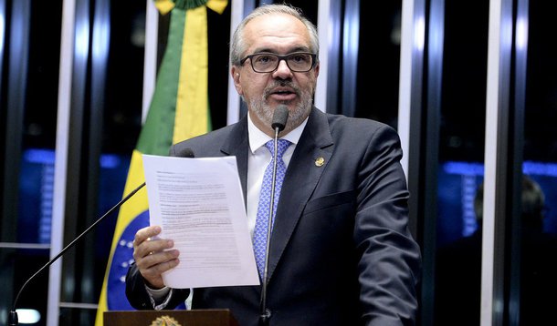 O senador Roberto Muniz (PP-BA), que vinha mantendo em segredo sua posição sobre o impeachment da presidenta Dilma Rousseff, declarou nesta terça (9) que votará contra a pronúncia da presidenta por crime de responsabilidade; o senador lembrou da importância de Dilma como a primeira mulher eleita presidente do país e disse não estar convencido do dolo e de que ela tenha praticado crimes; para ele, a condenação da presidenta poderá gerar situação de insegurança para outros gestores públicos