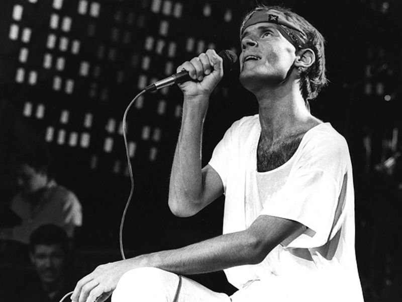 Uma das músicas mais emblemáticas da transição entre a ditadura e a democracia no Brasil, O Tempo Não Para, de Cazuza, cai como uma luva à ponte para o futuro que ninguém sabe onde vai dar
 