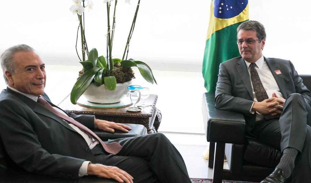"Vim, mais uma vez, aprofundar o diálogo entre o governo brasileiro e a OMC, que continua sempre interessada em avançar no diálogo com o Brasil e facilitar a inserção do país no comércio internacional", disse Roberto Azevêdo, após encontro com o presidente interino, Michel Temer; há cerca de dez dias, o chanceler interino, José Serra, questionou a credibilidade da organização, criticou decisões e sinalizou que o Brasil poderia se distanciar ao dizer que o país estava "pronto para tomar novos caminhos"