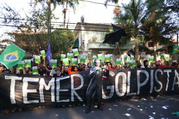 Os milhares de jovens que sonharam e ajudaram a construir as políticas de juventude nesses últimos anos, não reconhecem o governo golpista do Temer