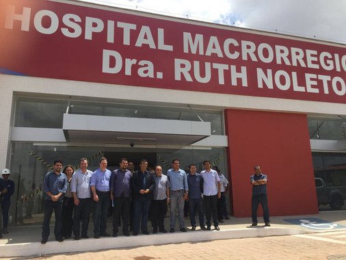 O governo do Maranhão fiscalizou, em Imperatriz, as obras do Hospital Macrorregional Dr.ª Ruth Noleto, unidade hospitalar de alta complexidade que será inaugurada na próxima semana; o HMI terá 122 leitos, incluindo atendimento clínico, pediátrico, ortopédico e UTI; de acordo com o governador, o novo hospital representa um investimento mensal de R$ 10 milhões em Imperatriz, e até 2018, o governo estadual injetará R$ 500 milhões na saúde do município; a unidade hospitalar de alta complexidade, planejada para ser referência no tratamento de câncer, está em fase de conclusão e será inaugurada na próxima semana
