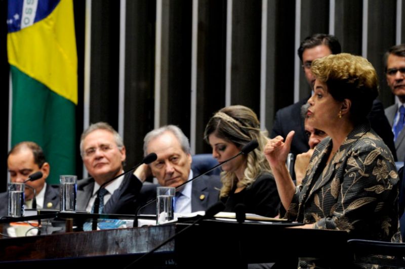 Dilma disse em seu discurso da tribuna do Senado que estava sendo impedida devido ao "descontentamento de segmentos das elites". Ou seja: por ter desagradado à parte das elites. Disse, também, em outras palavras, não temer a própria morte, mas a morte da democracia