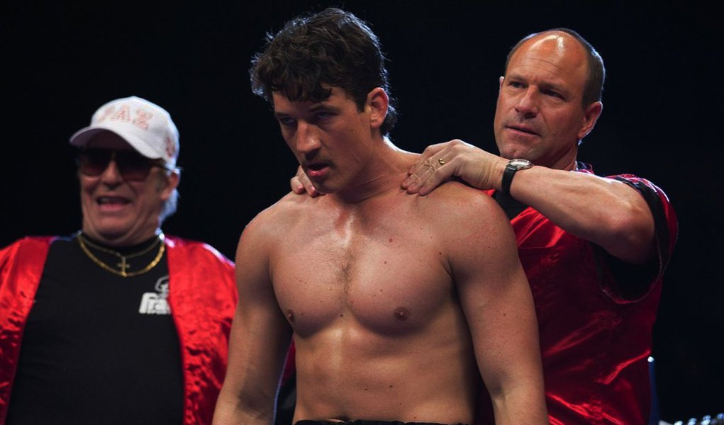 "Bleed for This", exibido no Festival Internacional de Cinema de Toronto nesta semana, conta a história real da volta bem-sucedida do peso-médio norte-americano Vinny Pazienza aos combates meros 13 meses depois de fraturar o pescoço em um acidente de carro em 1991; o filme, assim como "The Bleeder", que também estreou em Toronto, vem na esteira do aclamado "Creed", do ano passado, de "Nocaute", com Jake Gyllenhaal, e do novo de Robert De Niro, "Punhos de Aço", sobre o lendário boxeador panamenho Roberto Durán