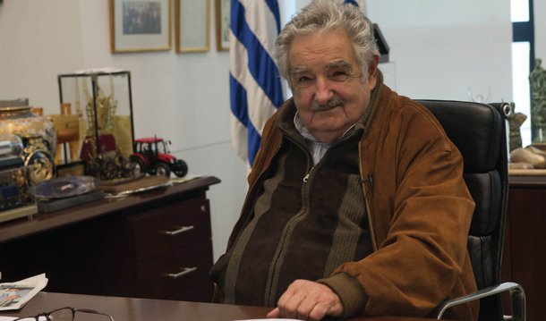 O ex-presidente do Uruguai José Mujica estará em Curitiba no próximo dia 27 para um evento sobre democracia na América Latina; o encontro está marcado para a sede da APP, sindicato dos professores estaduais do Paraná, na Avenida Iguaçu; Mujica, que atualmente é senador, virou um ícone da esquerda no continente por seu mandato e por seu desprendimento