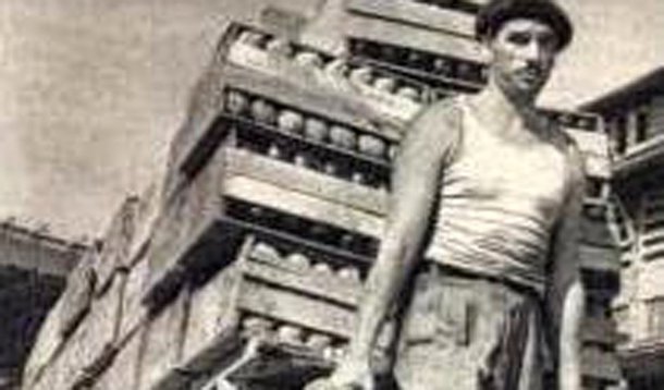 As elites conspiram. Não perdem tempo retrucando nas redes sociais. A retórica da luta contra o comunismo, o ódio insano contra partidos políticos progressistas, o moralismo hipócrita que enaltece a corrupção de um lado, ao mesmo tempo em que a tolera acintosamente do outro são sintomas claros da "síndrome do burro sem rabo"