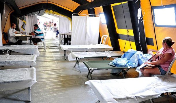 A Secretaria de Saúde registrou, desde o início do ano, 17.204 casos de suspeita de dengue — doença transmitida pelo mosquito Aedes aegypti — em moradores de Brasília; também houve registro de 2.213 residentes de outras unidades da Federação, que deram entrada em hospitais do Distrito Federal com sintomas; os dados são do Informativo Epidemiológico nº 23 pela pasta; dos brasilienses notificados, 15.167 são classificados como prováveis infectados pelo vírus; para uma melhor definição, conforme recomendação do Ministério da Saúde, a secretaria substituiu a nomenclatura “confirmada” por “provável”