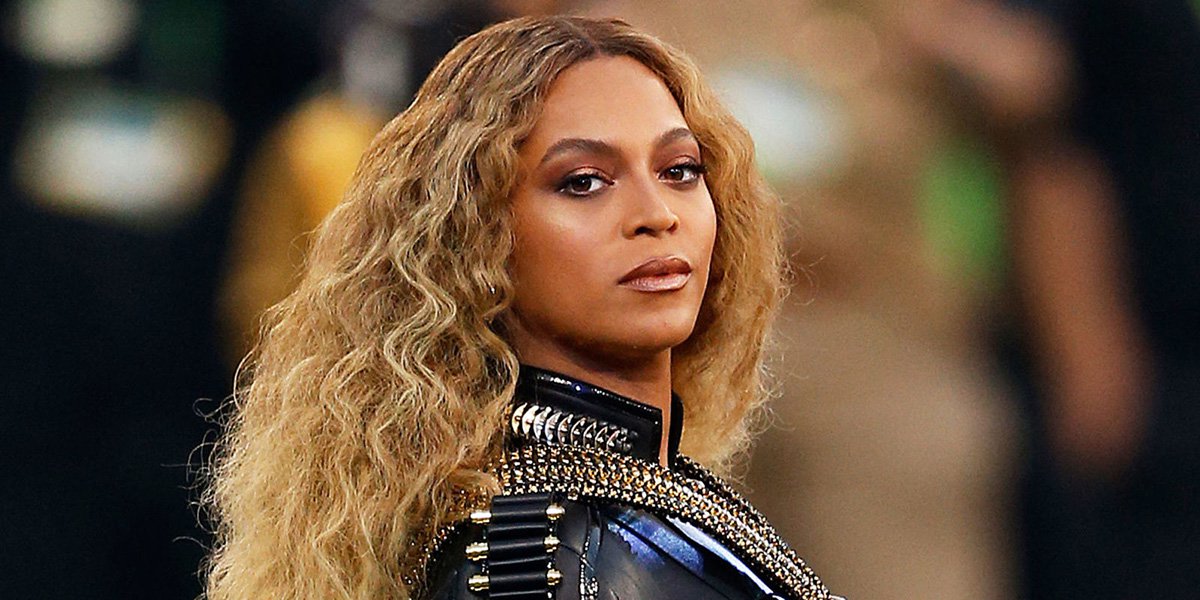 Disco visual de Beyoncé, "Lemonade", elogiado pela crítica, deu à cantora de R&amp;B a marca de 11 indicações, a melhor da sua carreira, para o MTV Video Music Awards, numa lista que teve várias menções para Adele e o rapper Kayne West, mas nada para Taylor Swift; Rihanna teve várias indicações para as suas colaborações com o DJ Calvin Harris, em "This is What You Came For, e com Drake. em "Work";  artista britânico David Bowie, que morreu de forma inesperada de câncer em janeiro, dias depois de lançar um novo disco, também entrou na lista de indicados