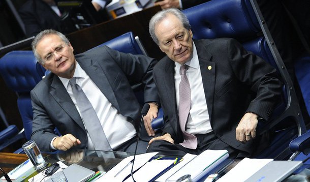 O presidente do Senado, Renan Calheiros (PMDB-AL), anunciou nesta quinta (8), no plenário da Casa, o arquivamento do pedido de impeachment do presidente do Supremo Tribunal Federal (STF), Ricardo Lewandowski; segundo Renan, a denúncia é “amparada exclusivamente em especulações jornalísticas e sem justa causa”; o Movimento Brasil Livre (MBL), autor do pedido, alega que Lewandowski cometeu crime de responsabilidade ao permitir o fatiamento do julgamento do impeachment da presidente Dilma Rousseff