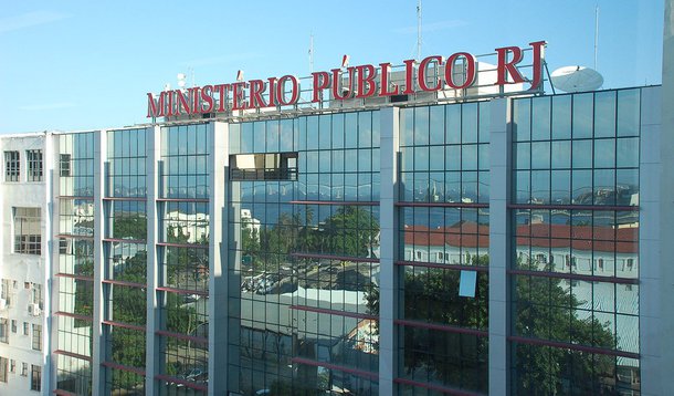 O MP-RJ instaurou, por meio da 1ª Promotoria de Justiça de Tutela Coletiva da Infância e da Juventude da Capital, inquérito civil para garantir a integridade física dos mais de 30 estudantes acampados nas dependências da Secretaria de Estado de Educação do Rio (Seeduc-RJ) no bairro Santo Cristo, zona portuária da cidade, que protestam contra a política educacional fluminense; de acordo com a portaria de instauração do inquérito, os jovens encontram-se em situação de risco, seja pela noticiada interrupção do fornecimento de comida e água, seja em função de eventuais danos à integridade física, no caso de reintegração coercitiva do prédio ocupado