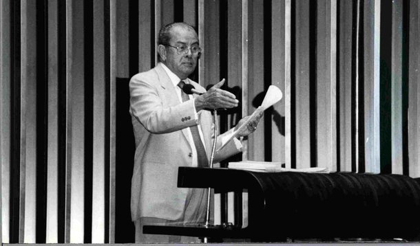 O ex-governador do Pará, ex-ministro e ex-senador Jarbas Passarinho morreu neste domingo aos 96 anos. Ele faleceu em sua residência, em Brasília, em decorrência de problemas de saúde relacionados à idade já avançada