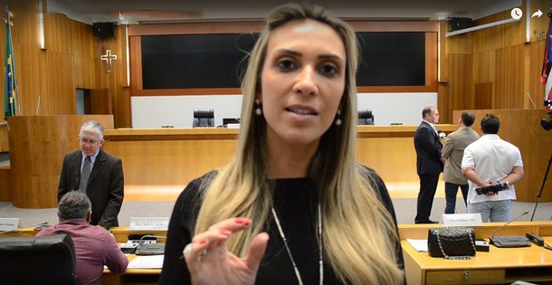 Em entrevista a Ricardo Fonseca, do blog Propagando, a deputada Andrea Murad (PMDB-MA) demonstrou indignação com a desunião da oposição, a falta de prévias no PMDB ("coronelismo partidário") e a surpresa de sua colocação nas últimas pesquisas (à frente do pré-candidato de seu partido, o vereador Fábio Câmara), colocando-se à disposição para concorrer à sucessão municipal em São Luís esse ano
