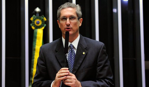 O deputado Rogério Rosso (PSD-DF) afirmou que, caso eleito presidente da Câmara, sua plataforma de trabalho será cumprir a Constituição; respeitar as instituições; honrar a atividade parlamentar; e integrar as frentes parlamentares; segundo Rosso, qualquer um que seja eleito presidente precisa garantir a governabilidade e a estabilidade do governo do presidente da República interino, Michel Temer