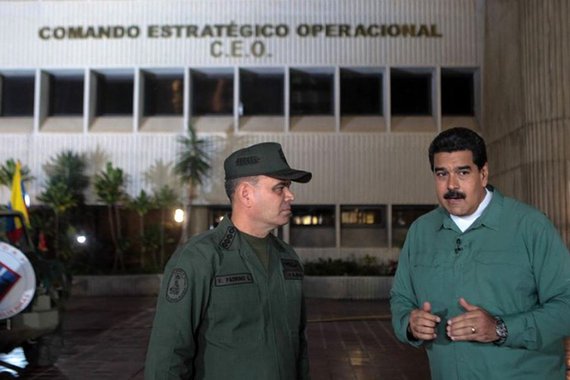 Presidente da Venezuela, Nicolás Maduro, anunciou que os portos marítimos do país passarão a ser controlados pelo exército dentro do plano de combate à crise econômica.]; "Assumimos controle de cinco portos fundamentais do país: Guanta, La Guaira, Puerto Cabello, Maracaibo e Guamache", destacou; na segunda-feira, Maduro delegou às forças armadas a coordenação da distribuição de produtos e de medicamentos, no âmbito do plano de combate à escassez de produtos essenciais no país que vive uma dura crise econômic