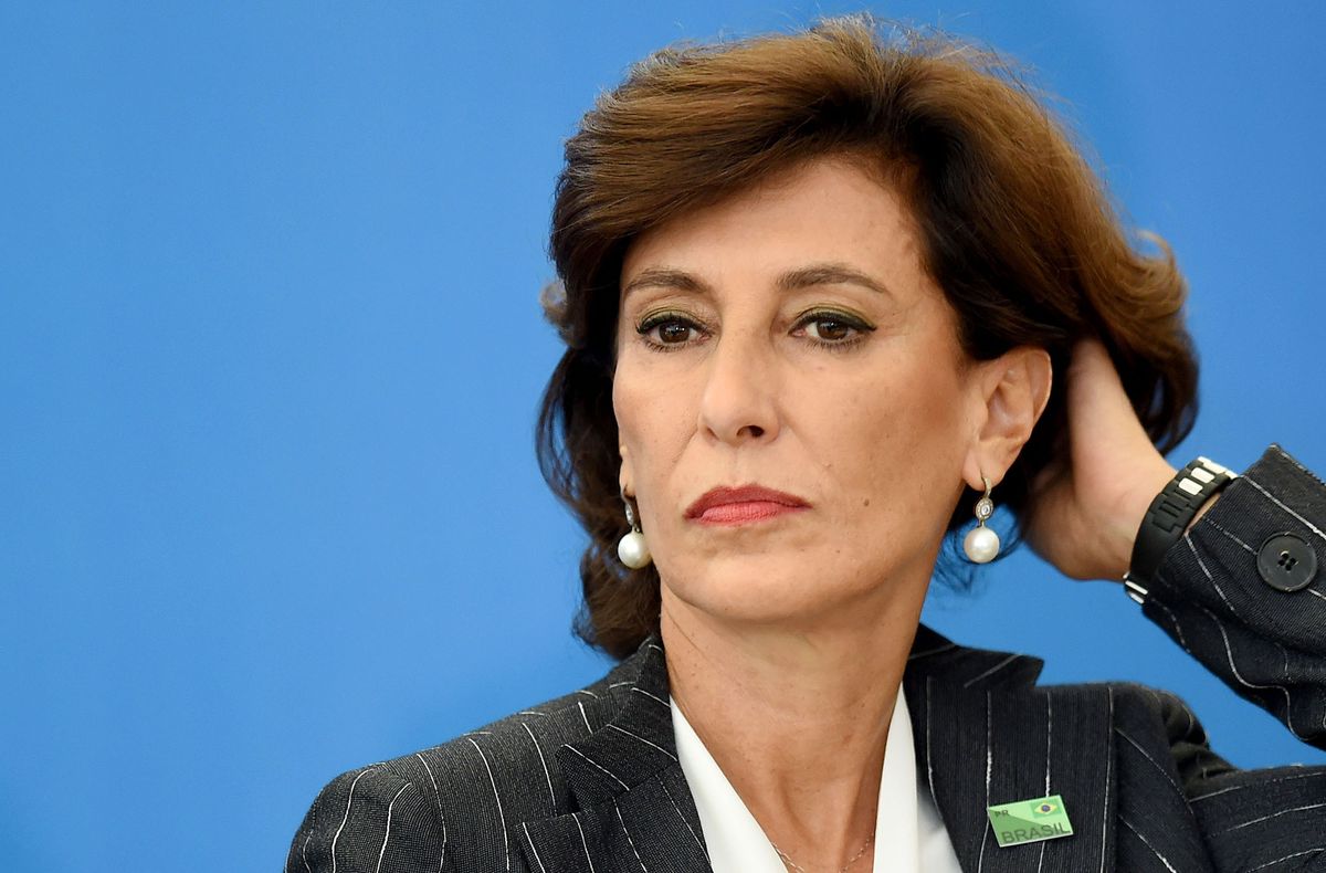 Presidente do BNDES, a economista Maria Silvia Bastos Marques anuncia que, a partir de agora, "a modicidade tarifária não será usada nos leilões"; isso significa que a menor tarifa para os consumidores nos pedágios e nos serviços cobrados dos consumidores não será mais um fator decisivo nas disputas, como ocorreu no governo da presidente Dilma Rousseff; "O que ocorreu no passado é lição para não se repetir no presente e no futuro. Quantas concessões não se viabilizaram? Diversas, por razões diferentes", diz Maria Silvia, o que não é necessariamente verdade, uma vez que Dilma licitou vários aeroportos e algumas estradas, como a Fernão Dias, com pedágios muito menores do que na era tucana