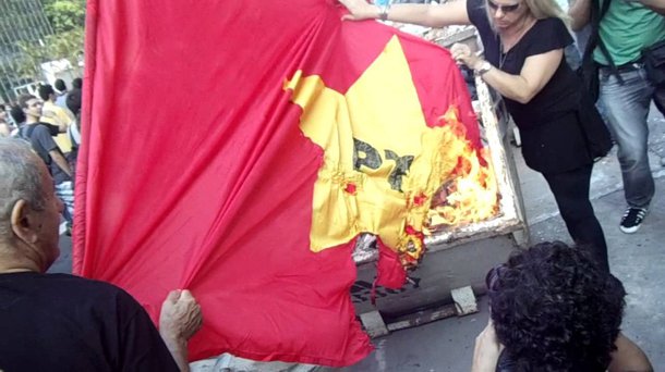 Vocês estão cegos de ódio, um ódio castrado que não é capaz de fazer mal para o outro, mas a si mesmo. Um ódio impensado, não o ódio maquiavélico que presenteia o outro lado com um cavalo de Troia, mas um ódio de Nero capaz de matar os próprios filhos e o pior anular o futuro