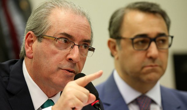 A ameaça de Eduardo Cunha (PMDB) ao presidente interino Michel Temer (PMDB), que prometeu se não for salvo leva com ele para o fundo do poço 150 deputados federais, um senador e um ministro próximo ao interino, deixou em alerta os deputados federais do Maranhão: Alberto Filho (PMDB), Hildo Rocha (PMDB), Waldir Maranhão (PP) e André Fufuca (PP); os quatro são parceiros de Cunha desde que ele foi eleito à presidência da Câmara e continuam agindo em favor do deputado afastado