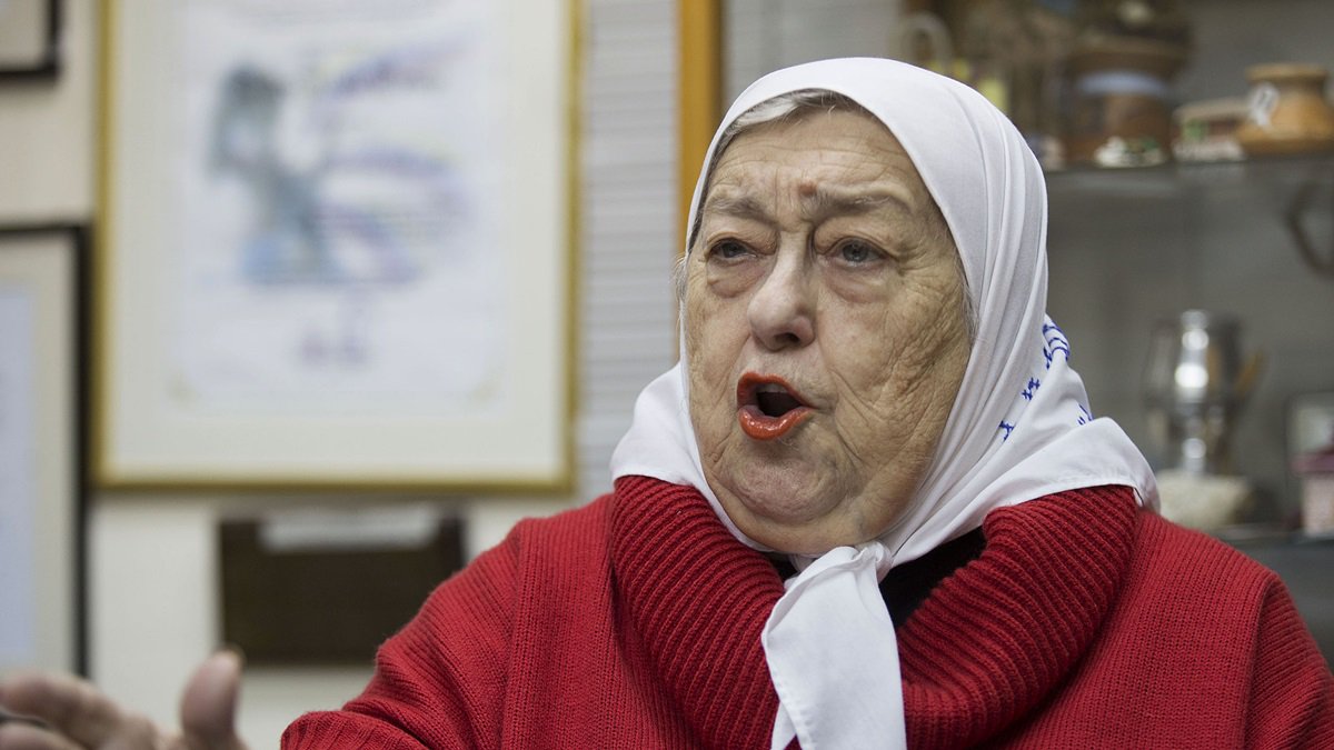 zzzznacp2NOTICIAS ARGENTINAS BAIRES, MAYO 21: La presidenta de Madres de plaza de Mayo, Hebe de Bonafini, durante la entrevista que mantuvo con NA. Foto NA: Damian Dopacio zzzz