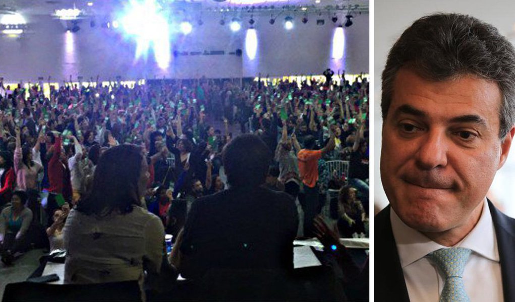 Cerca de 3 mil educadores participaram da assembleia geral da APP-Sindicato nesta quarta (12) em Curitiba e deflagraram greve total da categoria nas 2,1 mil escolas da rede pública estadual; a partir de segunda-feira, 100 mil trabalhadores da educação básica retomarão o movimento paredista; governador Beto Richa (PSDB) descumpriu o acordo que pôs fim à greve de 44 dias em 2015 não só com os educadores, mas também todos os servidores estaduais