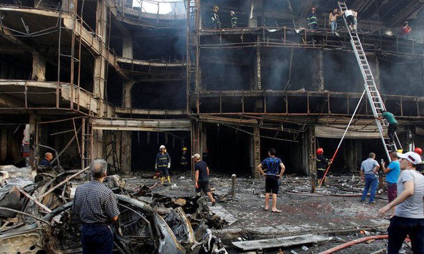 Cinco explosões em Bagdá e em seu entorno mataram ao menos 12 pessoas neste sábado e feriram outras 27, disseram fontes policiais e médicas; nenhum grupo assumiu imediatamente a responsabilidade pelos ataques, mas o Estado Islâmico costuma alvejar áreas civis e forças de segurança na capital iraquiana