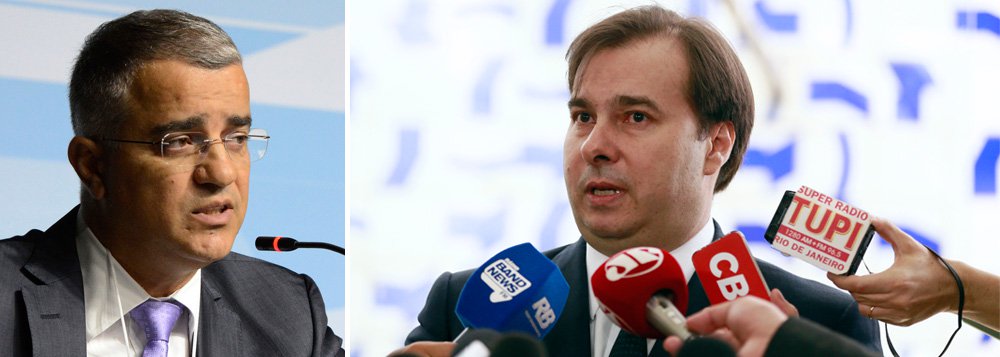 "Será um escândalo realizar essa votação [da cassação de Eduardo Cunha] num dia de baixa presença no Congresso Nacional. Como são necessários 257 votos dos 513 deputados para que Cunha seja cassado, essa data é um presente para o peemedebista e um tapa na cara da sociedade diante da quantidade de acusações graves que pesam contra ele", critica o jornalista, sobre a data de 12 de setembro oficializada pelo presidente da Câmara, Rodrigo Maia (DEM-RJ)