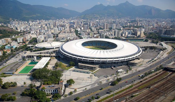A Prefeitura do Rio montou uma operação especial de trânsito para a próxima sexta-feira (05) no entorno do Estádio do Maracanã, onde acontecerá a cerimônia de abertura dos Jogos Olímpicos Rio 2016, os primeiros realizados na América do Sul; o esquema atual amplia os horários e áreas interditadas inicialmente divulgadas em função de solicitação das Forças de Segurança; o fechamento no entorno do estádio iniciará às 0h do dia do evento, porém o bloqueio total de ruas ocorrerá às 12h; serão afetados os bairros de Vila Isabel, Tijuca, Praça da Bandeira, Maracanã, São Cristóvão, Mangueira, Estácio e Rio Comprido