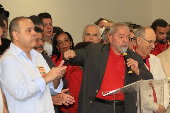 O ex-presidente é alvo prioritário porque mobiliza as massas; ele deveria perceber que não é mais possível buscar a conciliação com a elite