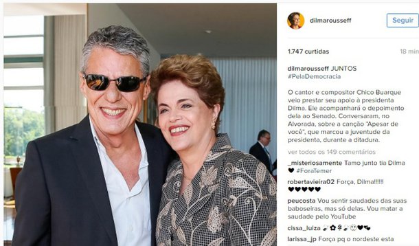 Presidente eleita Dilma Rousseff encontrou-se na manhã desta segunda-feira com o cantor e compositor Chico Buarque, que foi prestar apoio a ela e manifestar sua posição contra o golpe; durante o encontro, os dois conversaram sobre a música "Apesar de Você", "que marcou a juventude da presidenta, durante a ditadura", conforme diz publicação de Dilma no Instagram