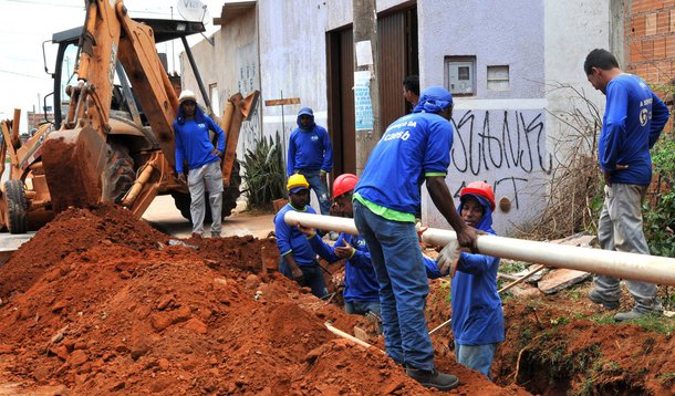 Moradores de 612 lotes do Sol Nascente, em Ceilândia, já podem ter acesso à rede de esgoto; a Companhia de Saneamento Ambiental do Distrito Federal (Caesb) autorizou a ligação na área que compreende as Quadras 34, no Trecho 1, e 128 e 128-A, além de parte da 126, no Trecho 2; antes, outros 590 lotes haviam sido incluídos na rede; a expectativa da Caesb é entregar mais 4.936 ligações até o fim de 2017