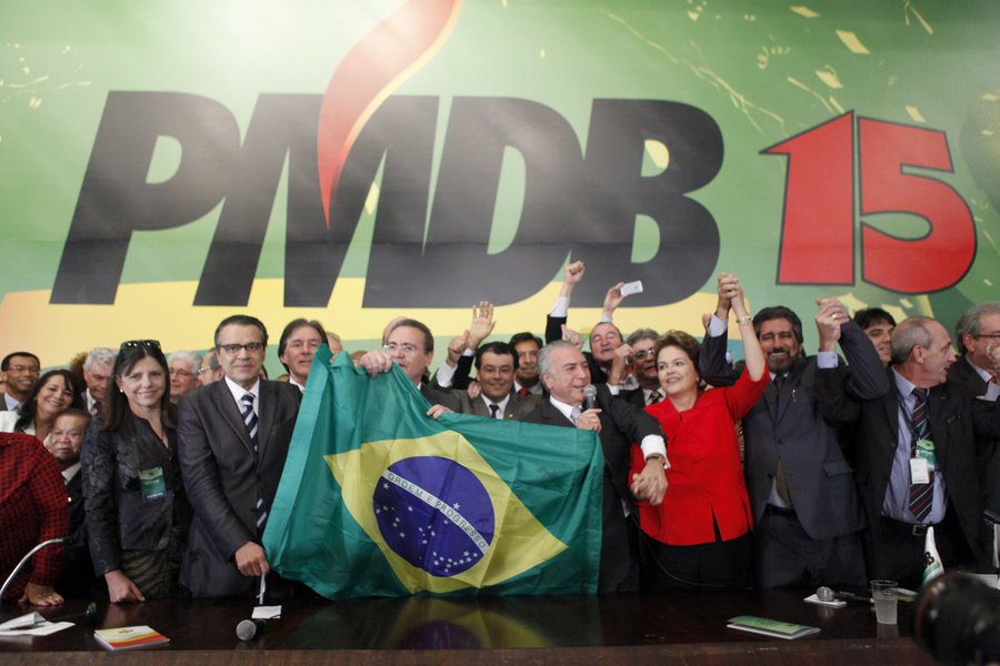 Mesmo que consiga vencer a batalha do impeachment, o interino Michel Temer corre o risco de ser cassado pelo Tribunal Superior Eleitoral logo na sequência; o motivo: a perícia dos técnicos do TSE apontou que as empresas Rede Seg, VTPB e Focal não conseguiram comprovar os serviços para os quais foram contratadas, abrindo espaço para impugnação da chapa Dilma-Temer; Temer tenta separar suas contas das de Dilma, mas essa tese já rechaçada pelo próprio TSE