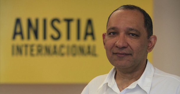 Por meio de nota, a entidade apontou a informação do governo estadual de que autorizava a racionalização dos serviços públicos essenciais para a realização dos Jogos Olímpicos; para o diretor executivo da Anistia Internacional Brasil, Átila Roque, não pode haver restrição de serviços; "Grandes eventos esportivos não podem acontecer às custas de supressão de direitos. O decreto publicado hoje abre espaço para restrições no fornecimento de serviços públicos que podem agravar, ainda mais, áreas como saúde e segurança pública", disse