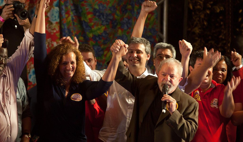 Mais do que nunca o caminho da vitória é realmente nos unirmos – a esquerda e as forças democráticas e progressistas, com sustentação popular — para desmascarar e derrotar a direita