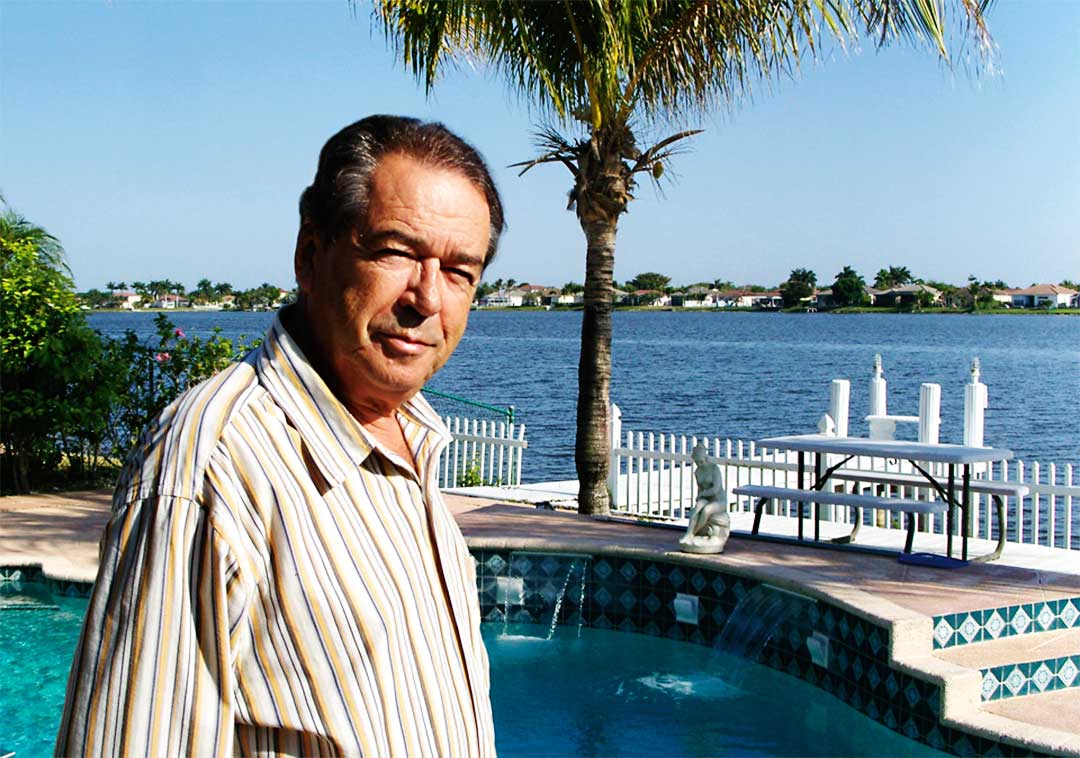 Ele estava internado no Hospital Fort Lauderdale, nos Estados Unidos, para tratar um câncer no pâncreas, diagnosticado há cerca de um mês; o jornalista e apresentador é casado com a também jornalista Leila Cordeiro; os dois moravam na Flórida