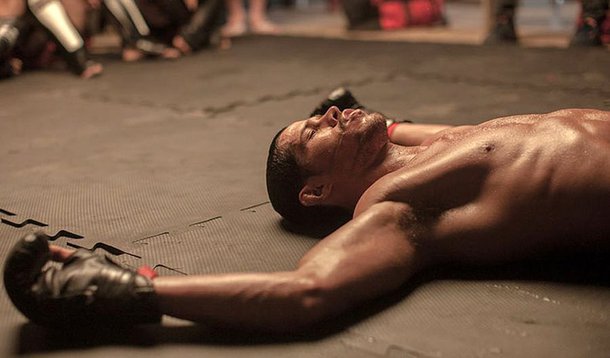 "Mais Forte que o Mundo – A História de José Aldo" é um filme sobre a vida do lutador de MMA e UFC, e segue a cartilha mais convencional do gênero e essa é sua maior qualidade: não fazer invencionices;  com roteiro escrito pelo diretor Poyart e Marcelo Rubens Paiva, o longa acompanha a trajetória de José Aldo (José Loreto) desde sua juventude em Manaus até a vitória em Toronto, em 2011, derrotando o canadense Mark Hominick, quando defendeu o cinturão da categoria Peso Pena do UFC, que havia conquistado em 2010; filme tem pré-estreia em quase 400 salas no Brasil