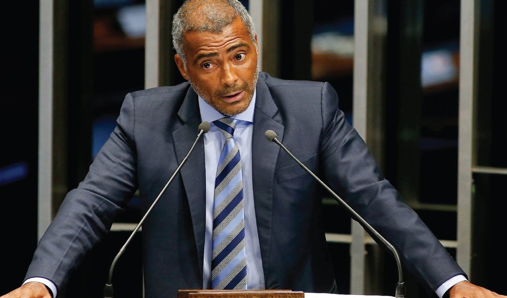 O senador Romário (PSB-RJ) desistiu de sua candidatura à prefeitura do Rio; a informação foi confirmada pelo diretório nacional do PSB; o partido também confirmou que Romário deixa a presidência dos diretórios estadual e municipal do Rio