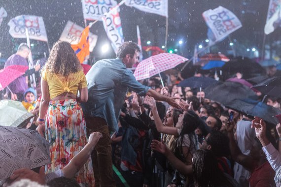 Marcelo Freixo  (PSOL) arrancou nas pesquisas e chegou ao resultado inédito mesmo sem participar de um dos debates e com um tempo de televisão muito menor do que os seus rivais. “É a resposta a um partido golpista, essa vitória entra para história da cidade do Rio de Janeiro”, disse ele