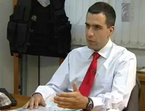 A juíza Pollyanna Kelly Alves, da 12ª Vara Federal de Brasília, determinou a quebra do sigilo telefônico do colunista Murilo Ramos, da revista Época; o jornalista não é suspeito de nenhum crime, segundo a revista; 'O objetivo da grave suspensão do direito constitucional do colunista é um só: tentar descobrir a identidade de uma das fontes do jornalista', diz Época; decisão da juíza foi provocada por representação do delegado da Polícia Federal João Quirino Florio (foto), que investiga o vazamento à Época de um relatório do Conselho de Controle das Atividades Financeiras, o Coaf, que traz lista de brasileiros suspeitos de manter contas secretas na filial suíça do HSBC, no escândalo conhecido como Swissleaks