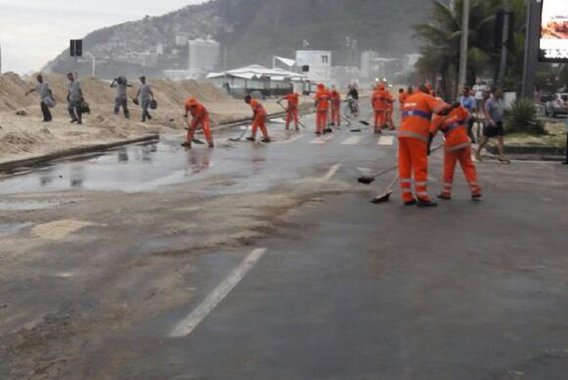 As fortes ondas registradas no litoral do Rio de Janeiro nos últimos dias foram consequência do ciclone extratropical que atingiu o Sul do país na última semana; segundo o Centro de Previsão de Tempo e Estudos Climáticos (CPTEC), as ondas ainda podem chegar a 3 metros de altura no litoral de São Paulo e do Rio de Janeiro até esta segunda-feira