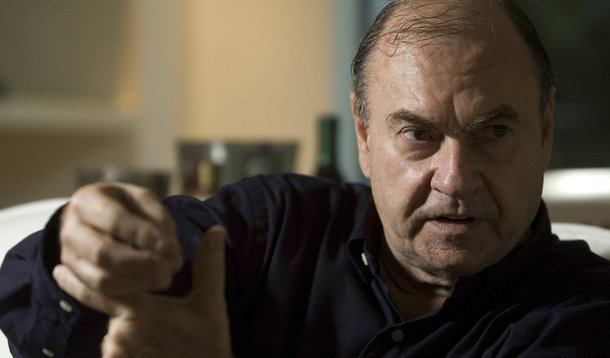 O Tribunal de Justiça condenou o vereador e ex-prefeito do Rio de Janeiro Cesar Maia por improbidade administrativa; além de perder seu mandato na Câmara Municipal, Maia, que é candidato à reeleição, terá seus direitos políticos suspensos por cinco anos; ele também está proibido de contratar com o Poder Público e terá que pagar multa de R$ 34.375; ele é acusado por contratar ilegalmente o escritório de advocacia Saboya Advogados Associados, chefiado na época pelo advogado Paulo Saboya, então cunhado de Cesar Maia