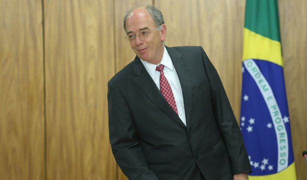 O conselho de administração da Petrobras aprovou, em reunião realizada nesta segunda (30), a nomeação de Pedro Parente para a presidência da companhia; Parente substituirá Aldemir Bendine, que renunciou nesta segunda ao cargo que ocupava desde fevereiro de 2015; o novo presidente já anunciou que manterá no cargo o diretor financeiro Ivan Monteiro, trazido por Bendine do Banco do Brasil