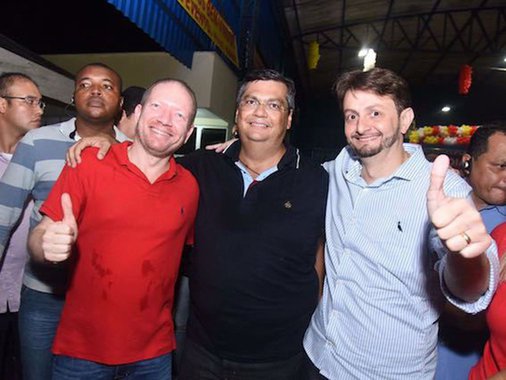 O governador Flávio Dino avisou que, após  a quebra do acordo pelo grupo político do candidato Luciano Genésio (PP), sem explicação, o seu candidato a prefeito em Pinheiro é o jovem médico Leonardo Sá (PC do B); "Foi uma  coisa inexplicável, bastante estranha, bastante esquisita. O resultado disto é que infelizmente não houve a união que nós desejávamos e o nosso partido hoje tem um candidato lá em Pinheiro, que obviamente é o meu candidato, que é o Leonardo Sá", avisou