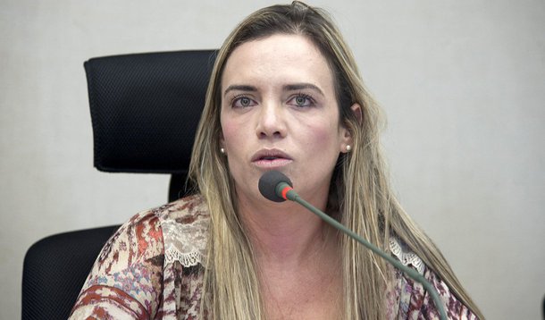 A presidente da Câmara Legislativa do Distrito Federal, Celina Leão (PPS), afirmou que os áudios divulgados pela deputada Liliane Roriz (PTB) são uma retaliação do governo pelo fato de a CPI da Saúde investigar a suposta relação do governador Rodrigo Rollemberg com supostos esquemas de pagamento de propina no governo; Celina afirmou que Liliane mentiu porque sente "inveja" dela e negou que vá renunciar ao cargo