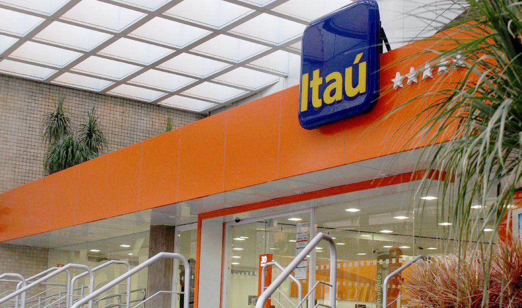Relatório do Itaú Unibanco diz que apesar da melhora recente em alguns indicadores econômicos, a chance de o Brasil ainda estar em recessão é de 99%; "Com base nos resultados, concluímos que a economia brasileira já mostra alguns sinais de inflexão, embora continue em recessão. Para que a saída da recessão seja confirmada, é preciso que essa melhora continue nos meses à frente", diz o banco