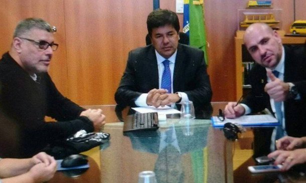 O Ministério da Educação se omite sobre o Escola sem Partido com a vergonha de quem não tem legitimidade para defender as bases propostas por educadores como Paulo Freire e Anísio Teixeira. É a mesma lógica que omitiu, em um primeiro momento, o encontro de Mendonça Filho com Alexandre Frota e o grupo Revoltados Online