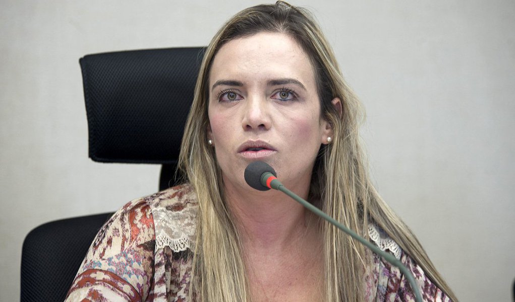 A presidente da Câmara Legislativa do Distrito Federal, Celina Leão (PPS), afirmou que os áudios divulgados pela deputada Liliane Roriz (PTB) são uma retaliação do governo pelo fato de a CPI da Saúde investigar a suposta relação do governador Rodrigo Rollemberg com supostos esquemas de pagamento de propina no governo; Celina afirmou que Liliane mentiu porque sente "inveja" dela e negou que vá renunciar ao cargo
